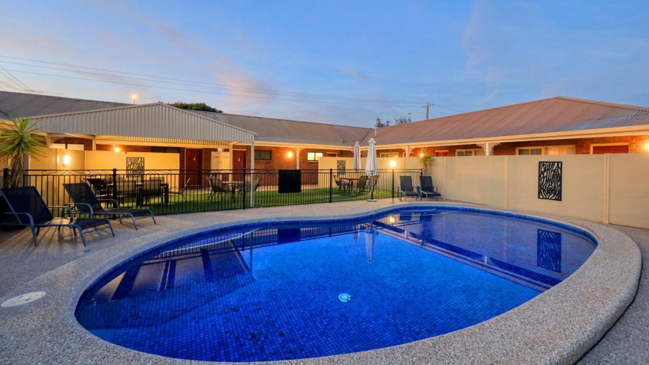 Top Of The Town Motel & Apartments Benalla Exterior photo